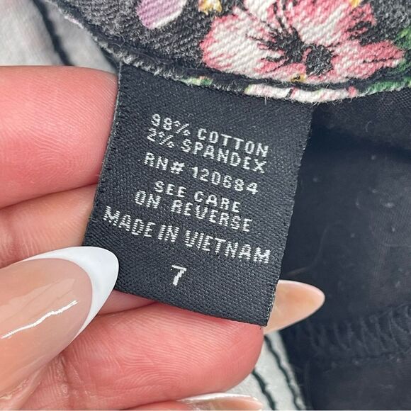 Disney Lilo & Stitch Colorful Tropical Floral Cutoff Denim Shorts Size 7 - Picture 12 of 13